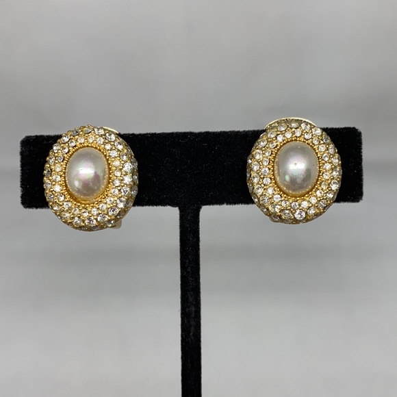 Vintage Dior oval pearl and crystal earrings - Picture 2 of 10